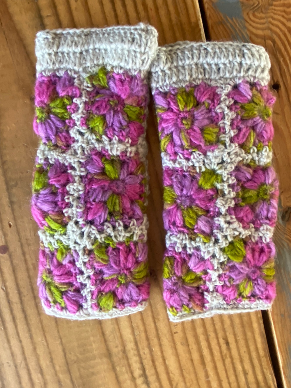 NEW Lost Horizons Nepal Wool fingerless gloves Pink Purple Green Crochet floral